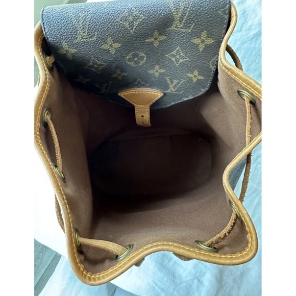 Wonderful LV Backpack - Picture 10 of 10